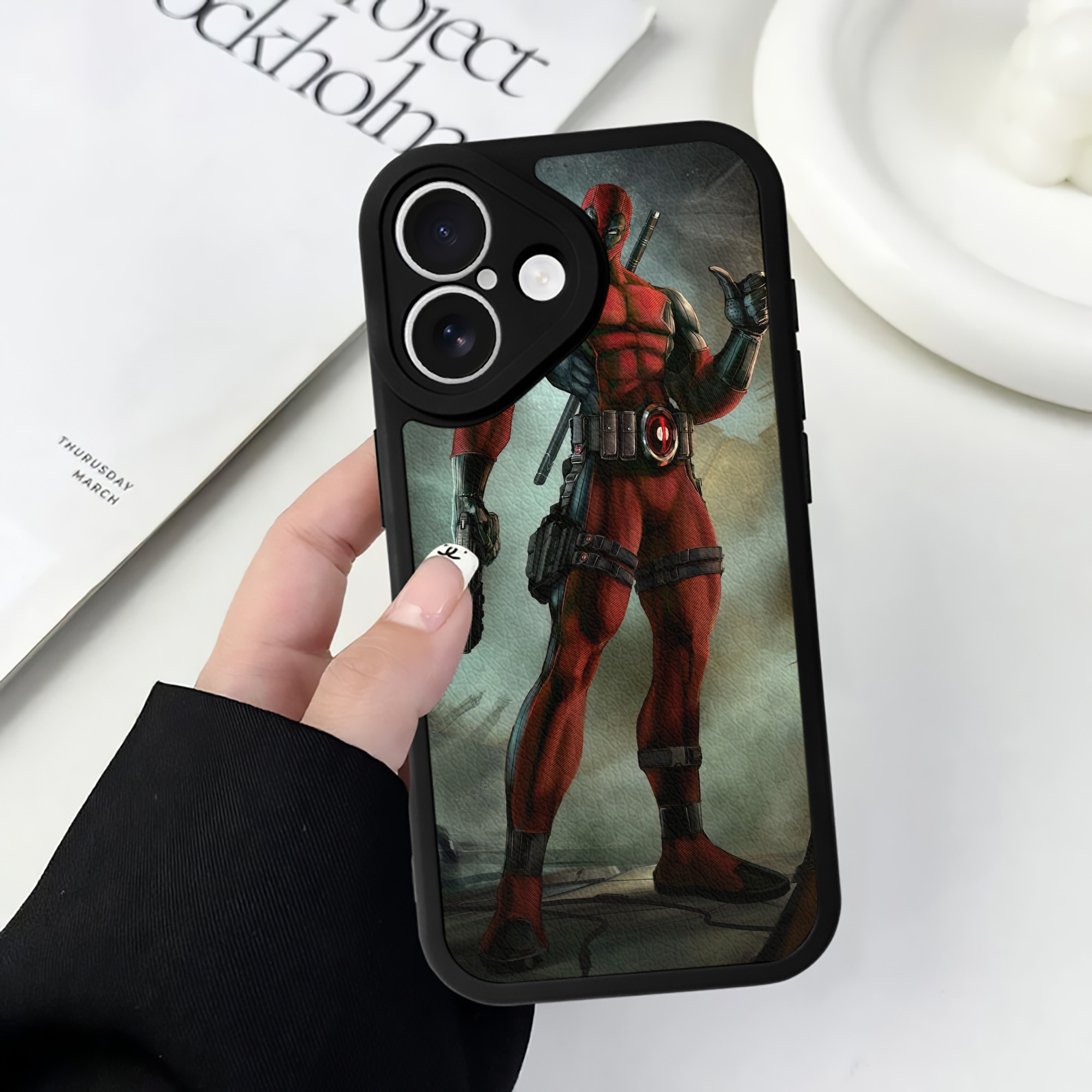 （画像用） Deadpool デッドプール 【iPhone 16シリーズ対応】シリコンスマホケース（レザー調） 材質：シリコン